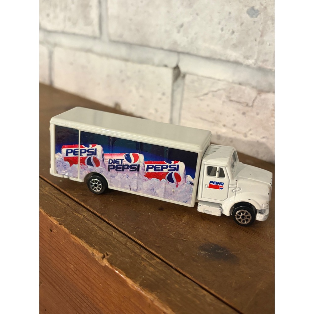 1990s Road Champs Deluxe Series die-cast Pepsi and Diet Pepsi delivery truck